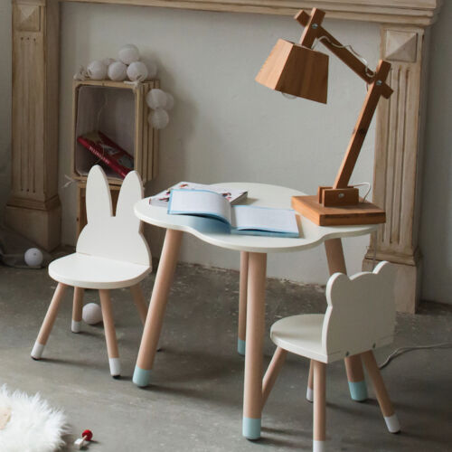 gyerek kis asztal nyuszis és macis székekkel