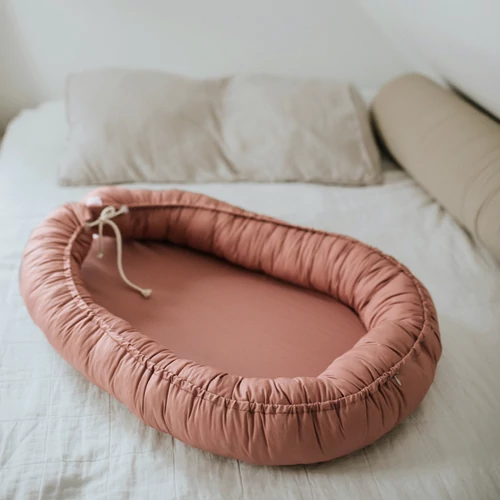 babyberry málna színű babafészek