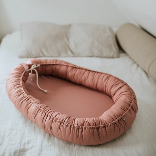 babyberry málna színű babafészek
