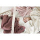 Kép 5/5 - Vinter&amp;Bloom organikus kötött takarók babával