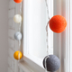 Kép 1/2 - Szürke-sárga-narancs gömblámpa füzér (Cotton Ball Lights)