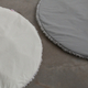 Kép 7/7 - Fehér játékszőrmés kör szőnyeg, (babyberry)