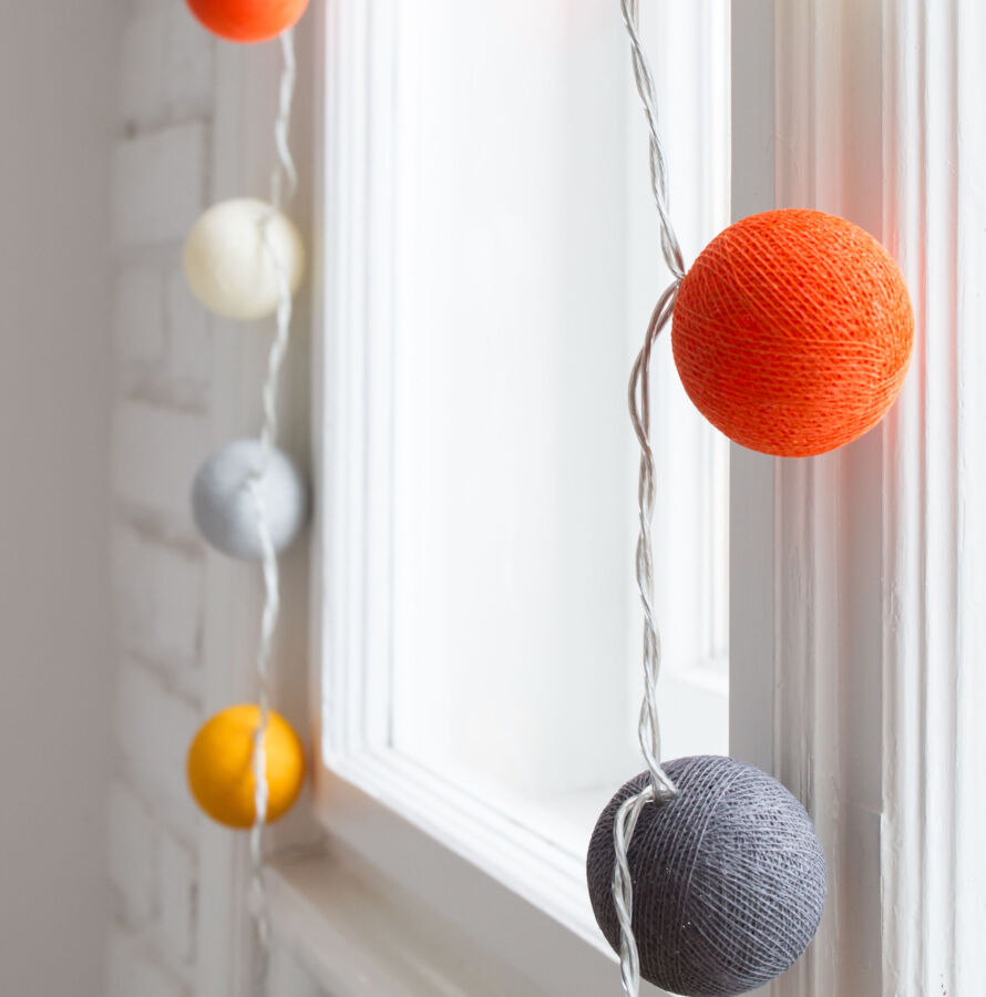 Szürke-sárga-narancs gömblámpa füzér (Cotton Ball Lights)